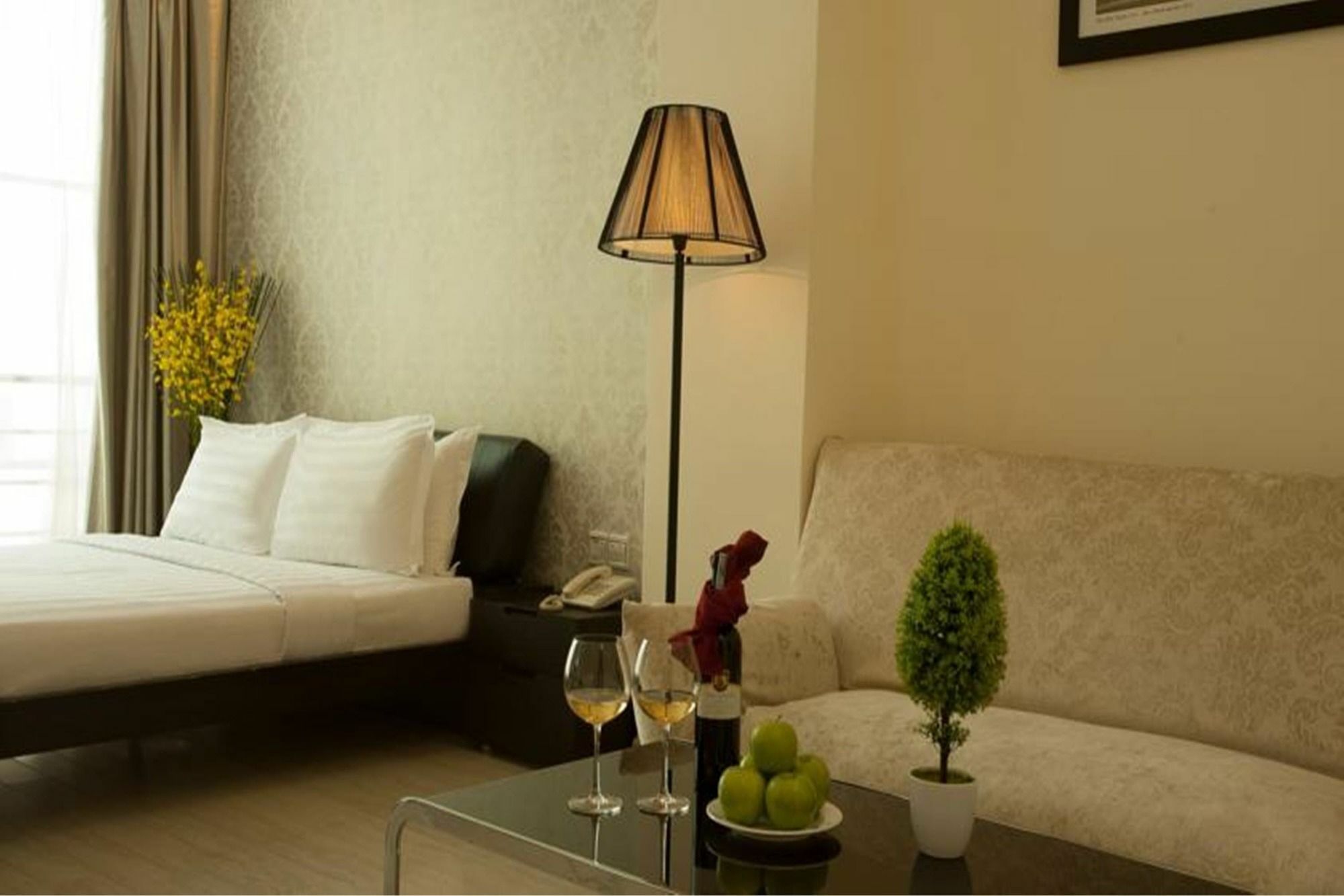 The One Premium Hotel Thành Pho Ho Chí Minh Esterno foto